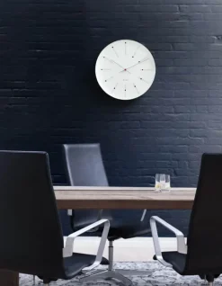 Arne Jacobsen Bankers Clock Vægur Ø 16 cm - Mineralsk topglas/aluminium/kunststof - Hvid/sort/rød