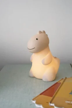 Atelier Pierre Junior Bordlampe - Dinosaurussen Jeroom Ø 13 x H 20 cm - Silikone - Sand