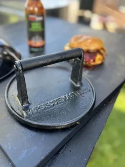 Barbecue Masters Burgerpresser Ø 17 cm - Støbejern - Sort