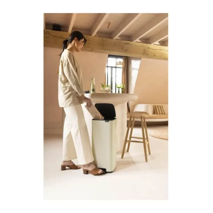 Brabantia Bo Pedalspand 30 liter - Stål - Soft beige