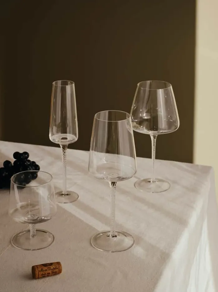 Broste Copenhagen Bellevue Hvidvinsglas - 4 stk. 45 cl - Mundblæst glas