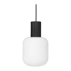 Broste Copenhagen Lolly Pendellampe Ø 20 x H 34 cm - Opalglas/aluminium - Hvid/sort