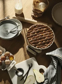 Broste Copenhagen Vig Ovnfast Tærtefad Ø 25 cm - Stentøj - Beige