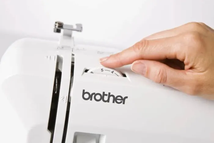 Brother RH137 Symaskine 37 sømme - Inkl. overlocksøm