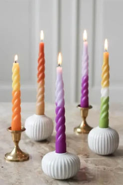Candles with a twist Lys - 6 stk. Ø 2,2 x H 21 cm - Lakeret paraffin lys - Gul/orange
