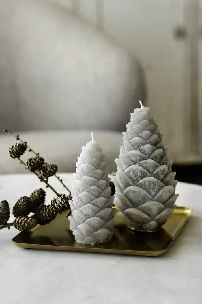 Casa Christmas Lys - Kogle Ø 9 x H 16 cm - Paraffin - Lysebrun