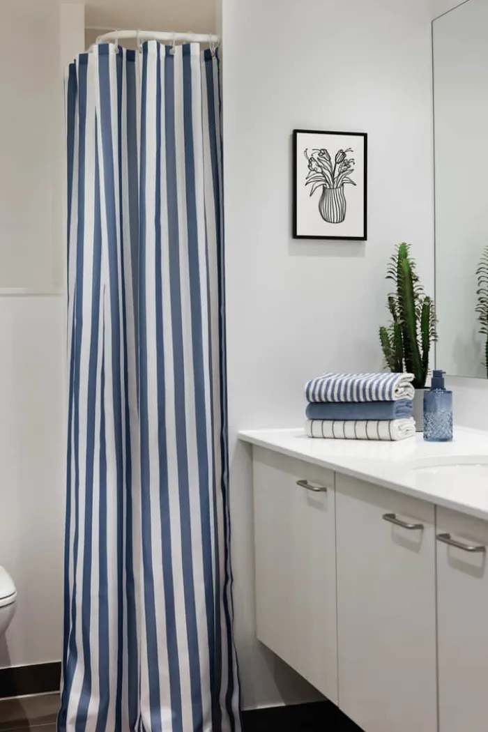 CASA Living Badeforhæng B 180 x L 200 cm - Polyester - Blåstribet