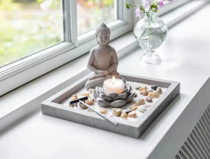 CASA Living Bakke med Buddah dekoration H 14,5 x B 21 cm - Cement - Natur/grå