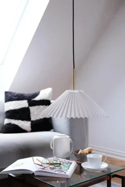 CASA Living Bloom Pendel Ø 39 cm - Jern/stof - Hvid