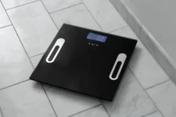 CASA Living BMI Personvægt Vejer op til 180 kg - Glas/plastik - Sort