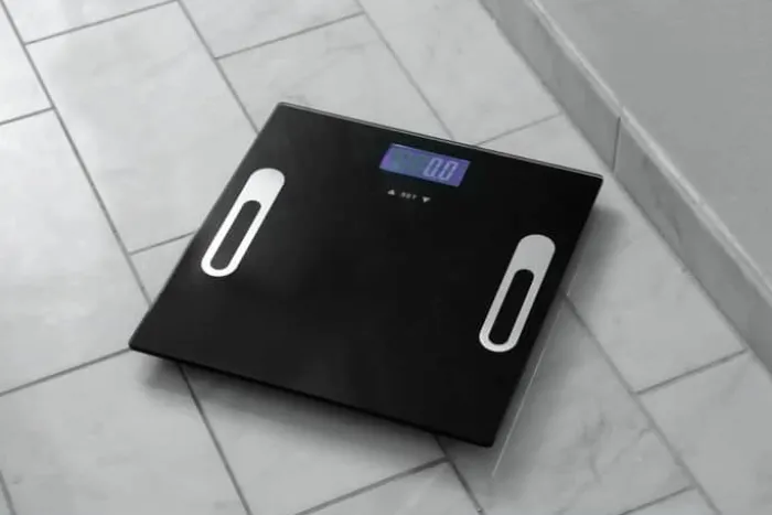 CASA Living BMI Personvægt Vejer op til 180 kg - Glas/plastik - Sort
