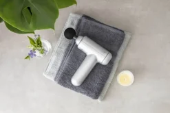 CASA Living Massagepistol 32 intensitetsniveauer - Inkl. 4 massagehoveder - Grå