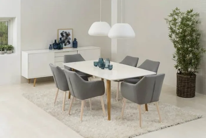 CASA Living Nora Spisebordsstol H 84 x B 58 x D 58 cm - Egetræ/stof - Lysegrå/lys natur