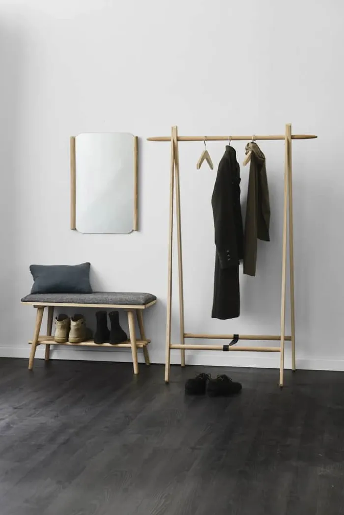 CASA Living Skobænk m. hylde og hynde H 46 x B 34 x D 80 cm - Egetræ/stof - Hvidpigmenteret/grå