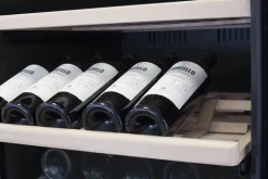 Caso WineChef Pro Vinkøleskab H 163 x B 59,5 x L 69 cm - 126 flasker - Sølvfarvet