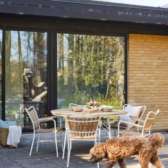 cinas Ellen Havebord Ø 130 cm - Teaktræ/aluminum - Hvid