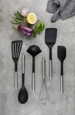 Cook & Baker Premium Fiskespatel L 33 cm - Stål/silikone - Sort/sølvfarvet