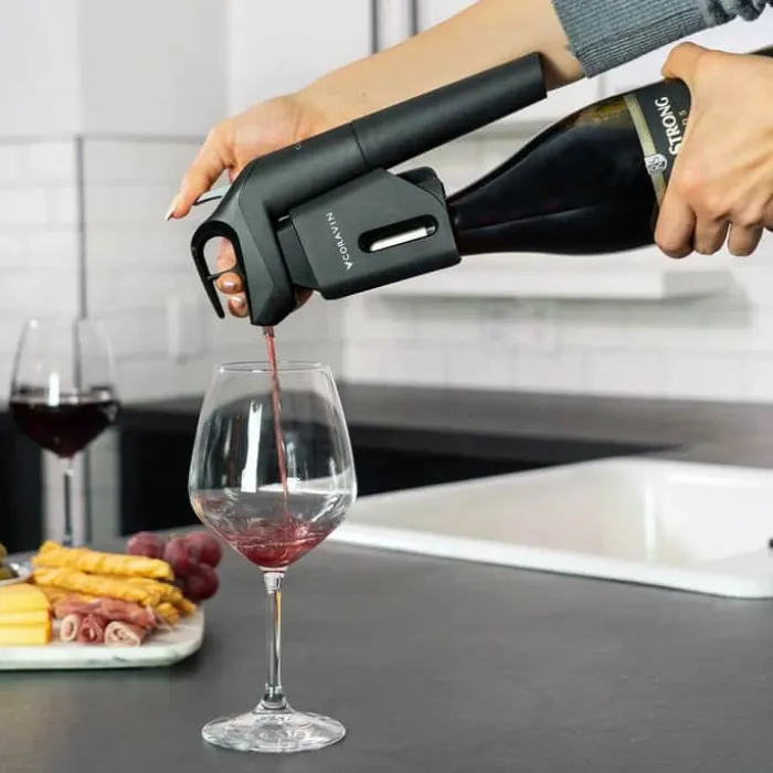 Coravin Timeless Three+ Vinsystem Inkl. 2 Pure™ Argon gaspatroner, 2 skruelåg, 1 Aerator