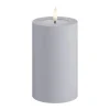 Deluxe Homeart Real Flame LED Udendørs Bloklys Ø 7,5 x H 12,5 cm - Plastik/resin - Støvet Blå