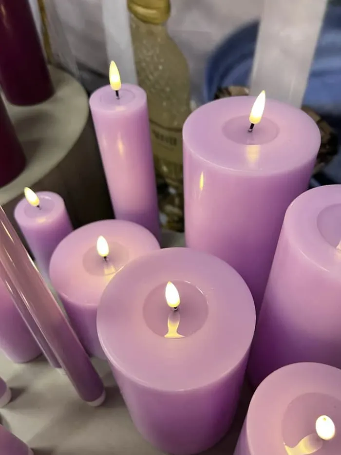 Deluxe Homeart Real Flame LED Bloklys Ø 10 x H 10 cm - Stearin/resin - Lavendel