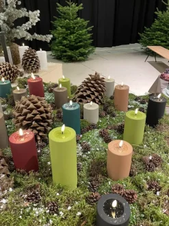 Deluxe Homeart Real Flame LED Udendørs Bloklys Ø 10 x H 15 cm - Plastik/resin - Oliven Grøn