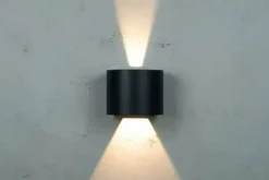 Dyberg Larsen Mars Udendørs Væglampe H 11 x B 14 x L 11,7 cm - Integreret LED - Mat sort