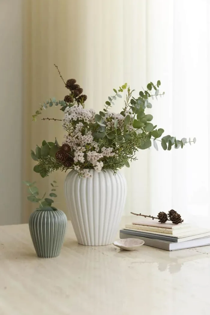 erik bagger a/s Eslau Lilje Vase H 20 cm - Fajance - Hvid