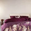 Essenza Orianna Sengetæppe B 220 x L 265 cm - Bomuldssatin - Mauve wine