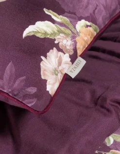 Essenza Orianna Sengetæppe B 180 x L 265 cm - Bomuldssatin - Mauve wine