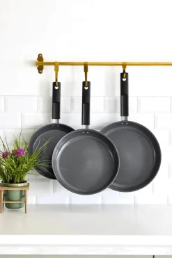 Fiskars Hard Face Stegepande Ø 30 cm - Genanvendt aluminium/rustfrit stål - Keramisk non-stick belægning