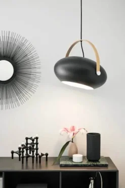 Halo Design D.C Pendel Ø 40 cm - Aluminium/egetræ - Sort