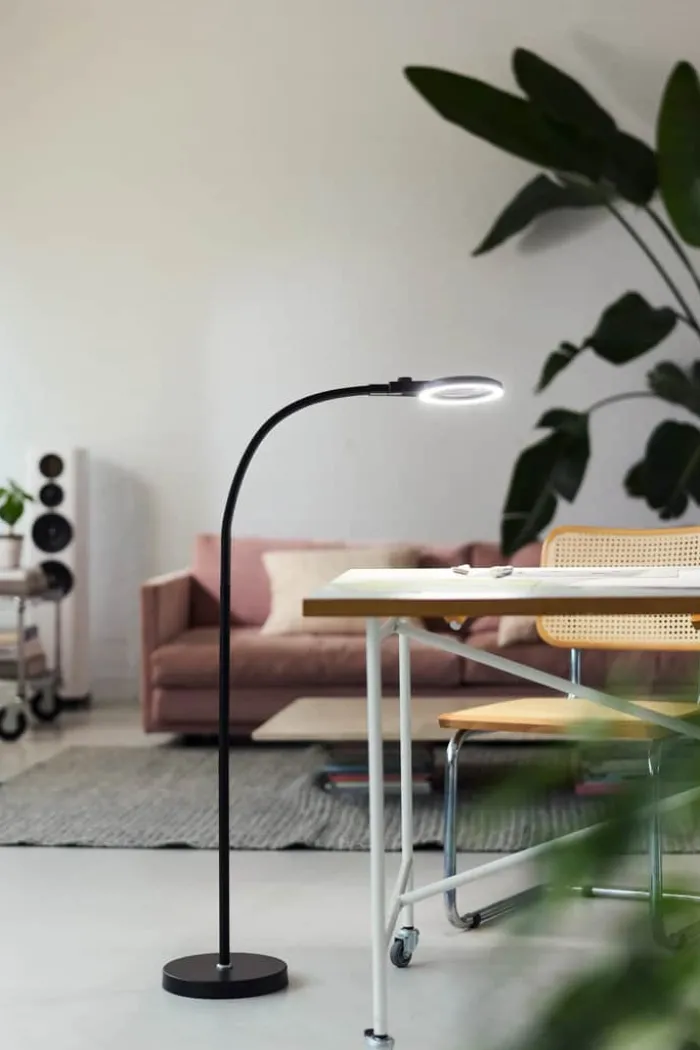 Halo Design Magni Gulvlampe H 1,3 m - Metal/glas - Sort