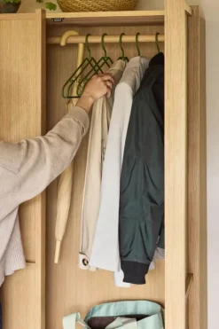 Hübsch Kura Klædeskab H 181 x B 55 x L 100 cm - MDF/egetræ - Natur