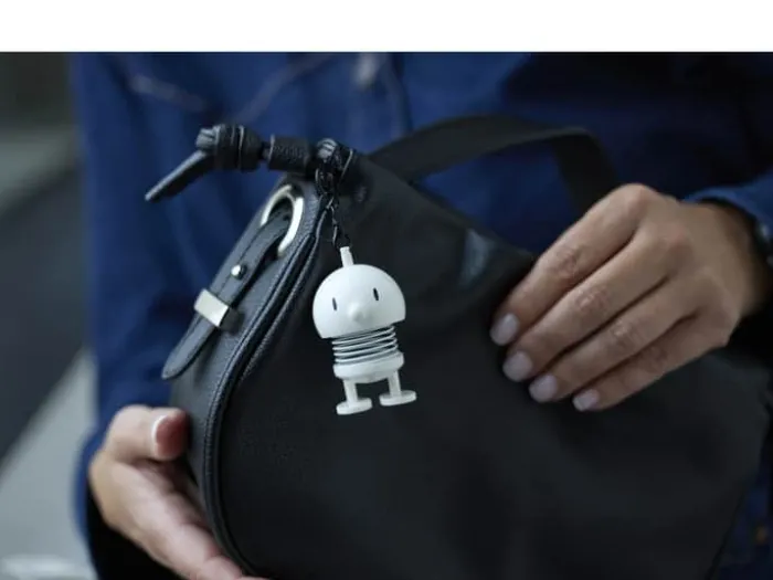 Hoptimist Bumble - Taskevedhæng H 5,9 cm - ABS-plastik/stål - Hvid