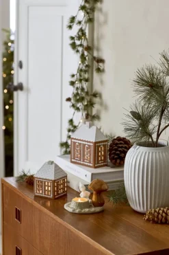 Kähler Christmas Tales Fyrfadsstage - Julelys H 9,5 cm - Glaseret benporcelæn - Hvid