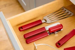 KitchenAid Classic Dåseåbner L 20 cm - Rustfrit stål - Rød