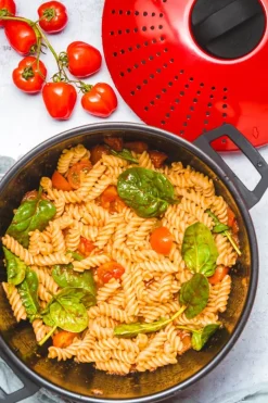 KitchenCraft World of Flavours Pastagryde 4 liter - Kulstofstål - Rød
