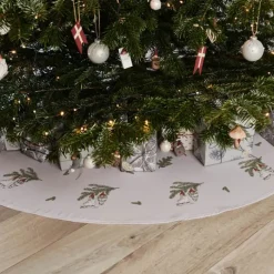 Klarborg Juletræstæppe - Nisserik Ø 140 cm - 100% bomuld - Multifarvet