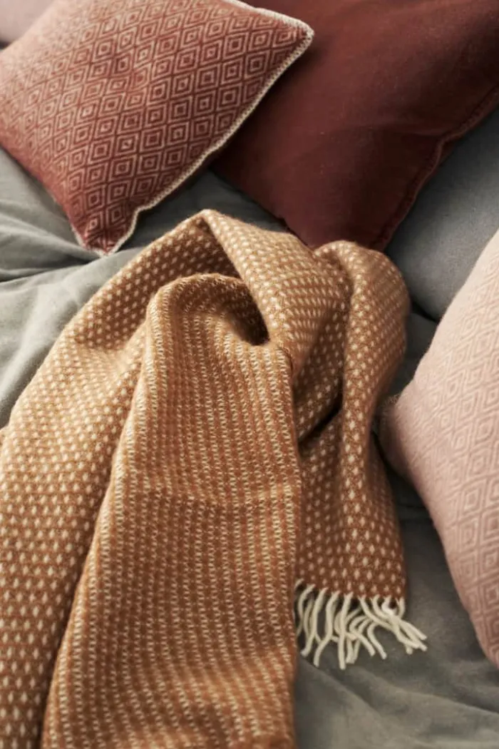 Klippan Knut Plaid B 130 x L 200 cm - 100 % Økologisk lammeuld - Nougat