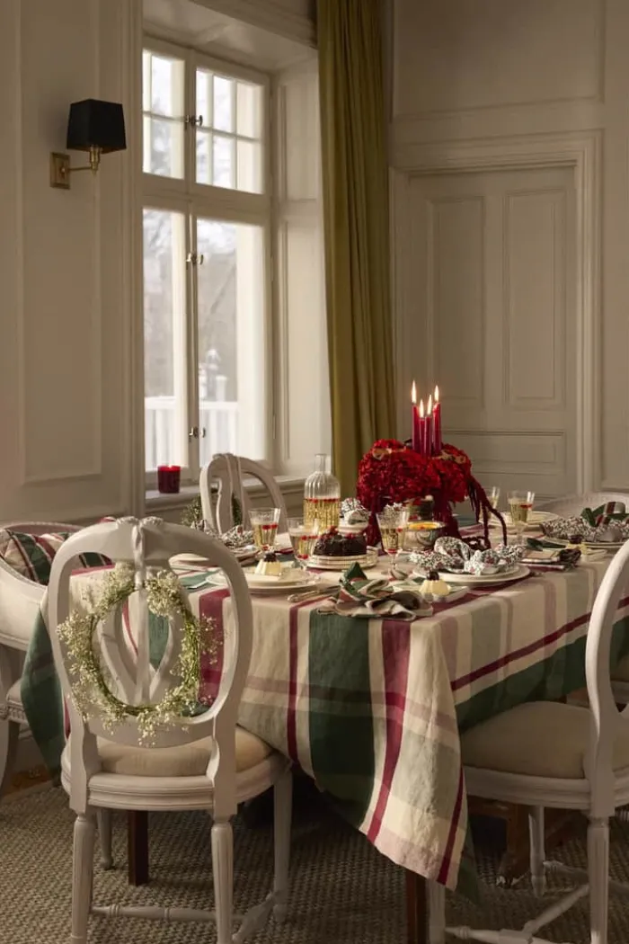 Lexington Holiday Collection 2025 Dug B 150 x L 350 cm - Hør/bomuld - Grøn/Rød/Beige