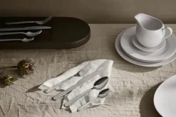 Lyngby Porcelæn Rhombe Frokosttallerken Ø 23 cm - Porcelæn - Hvid