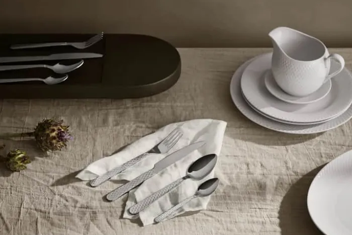 Lyngby Porcelæn Rhombe Middagstallerken Ø 27 cm - Porcelæn - Hvid