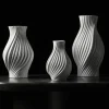 Lyngby Porcelæn Twist Vase H 18 cm - Porcelæn - Hvid