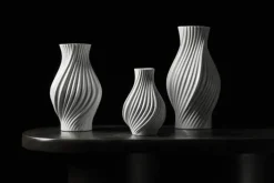 Lyngby Porcelæn Twist Vase H 18 cm - Porcelæn - Hvid