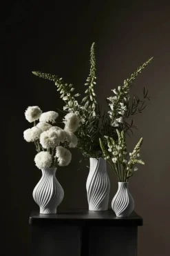 Lyngby Porcelæn Twist Vase H 18 cm - Porcelæn - Hvid