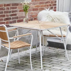 Mandalay Marguerit havebord H 72 x B 83 x L 83 cm - Teaktræ/aluminium - Hvid
