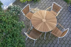 Mandalay Marguerit Havebord Ø 120 cm - Teaktræ/aluminium - Hvid