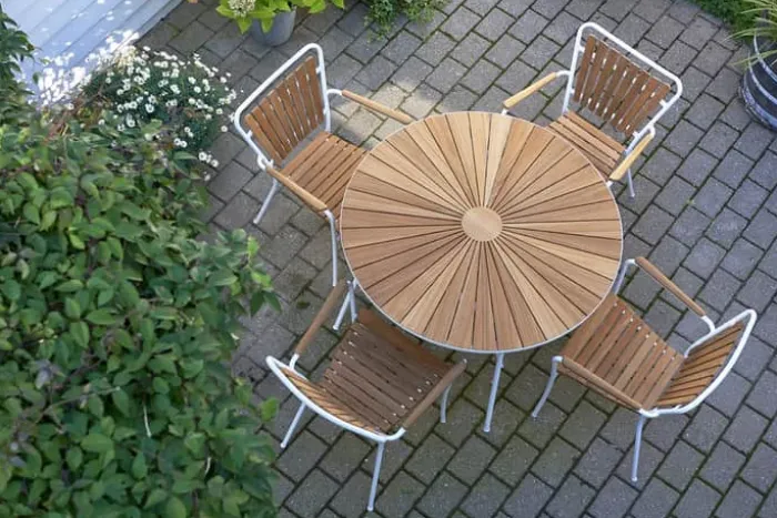 Mandalay Marguerit Havebord Ø 120 cm - Teaktræ/aluminium - Hvid