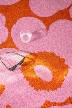 Marimekko by Brink & Campman Unikko Udendørsgulvtæppe B 140 x L 200 cm - Genanvendt PET - Lyserød/orange