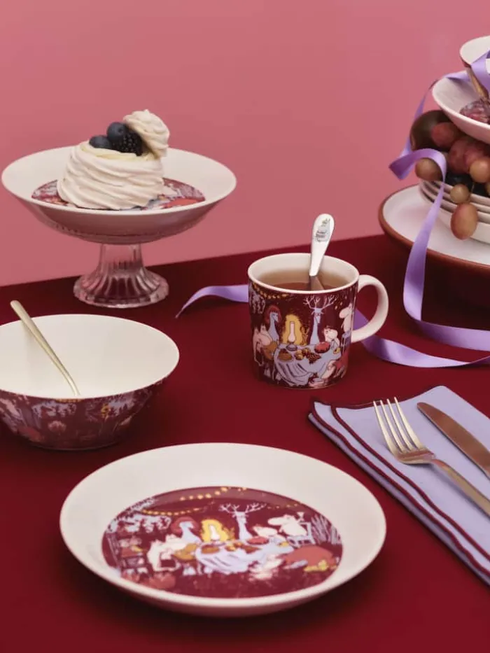 Moomin Arabia Festlige Øjeblikke Skål Ø 15 cm - Vitroporcelæn - Rød